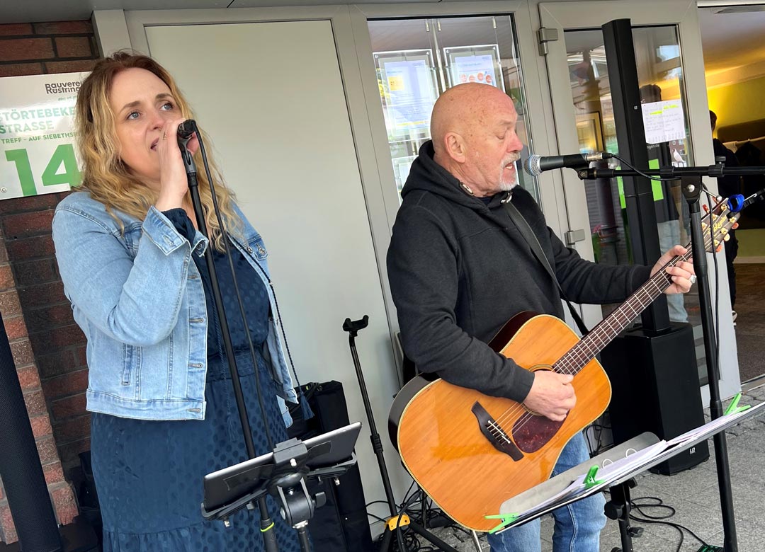 Live-Musik-Teil-des-Rahmenprogramms-am-Tag-der-Nachbarn-Bauverein-Ruestringen