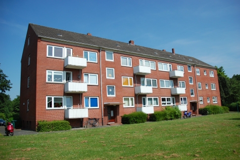 Nur mit Wohnberechtigungsschein! Großzügige Drei-Zimmer-Wohnung mit Balkon zu vermieten!, Am Wiesenhof 37, 26386 Wilhelmshaven, Etagenwohnung