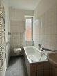 Badezimmer - *Ab sofort* Gemütliche 3-Zimmer-Erdgeschosswohnung mit Kochnische & Mansardenzimmer