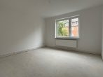 Wohnzimmer - *Ab sofort* Gemütliche 3-Zimmer-Erdgeschosswohnung mit Kochnische & Mansardenzimmer