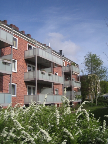 Geräumige 3-Zimmer-Wohnung mit Kochnische und schönem Balkon, Bremer Straße 93, 26382 Wilhelmshaven, Etagenwohnung