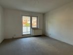Wohnzimmer - Geräumige 3-Zimmer-Wohnung mit Kochnische und schönem Balkon