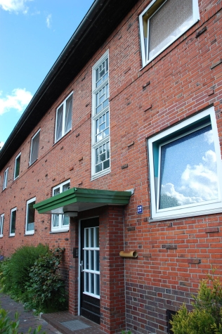 Renovierte Zwei-Zimmer-Dachgeschosswohnung in Fachhochschulnähe!, tom-Brok-Straße 27, 26386 Wilhelmshaven, Dachgeschosswohnung