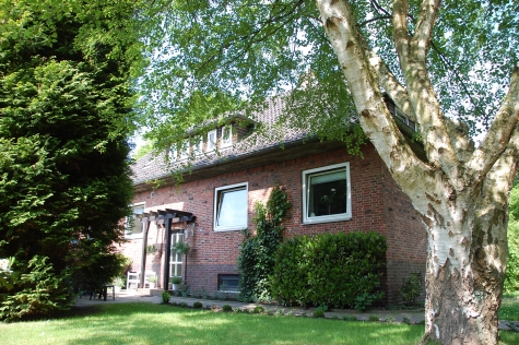 Zwei-Zimmer-Dachgeschosswohnung in ruhigem Zwei-Parteien-Haus!, tom-Brok-Straße 37, 26386 Wilhelmshaven, Dachgeschosswohnung