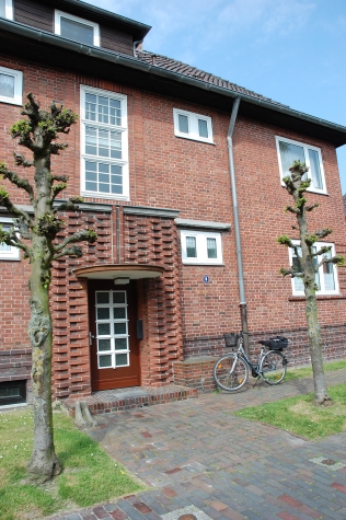 Die Suche hat ein Ende: Hier ist Ihre neue Zwei-Zimmer-Wohnung auf Siebethsburg, Edzardstraße 8, 26386 Wilhelmshaven, Etagenwohnung