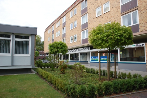 Geräumige Drei-Zimmer-Wohnung mit Balkon im Herzen von Siebethsburg, Edo-Wiemken-Straße 8, 26386 Wilhelmshaven, Etagenwohnung