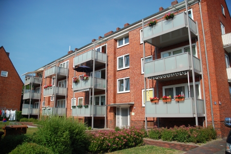 Attraktive Drei-Zimmer-Wohnung mit großem Balkon in Innenstadtnähe, Bremer Straße 83, 26382 Wilhelmshaven, Etagenwohnung